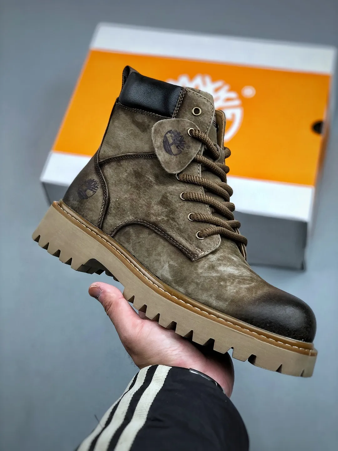 Local 💰640 supports store opening new goods 🚀 #Timberland Timberland/Timberland new autumn and winter products essential outdoor leisure rhubarb boots series for autumn and winter #Guangdong Dachang quality original box original packaging fashion trend matching fabrics made of Italian 🇮🇹 top matte fine-grained cowhide lightweight outsole with anti-odor and anti-corrosion genuine leather latex insoles from outsole to hardware are made from OEM raw materials Same as the original Goodyear's never-opening glue process. Good products don't kill pigs. The quality of the first order is strictly controlled. Exclusively released on the entire network. The quality is beyond doubt. The full set of official website unified packaging gives you a perfect wearing experience. The quality is exquisite and durable. A must-have for sportsmen. Specializes in not looking handsome. High-quality feet feel first-class. This winter, it is specially used for outdoor cold protection. Daily casual matching. Size: 38-44 (leather shoe size)